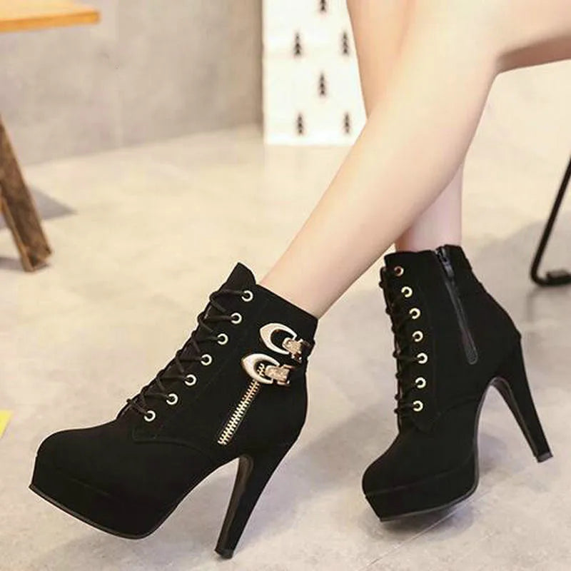 Botas de Tornozelo com Fivela Echo Boots